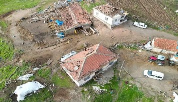 Aksaray'da fırtına ve hortum yıktı geçti