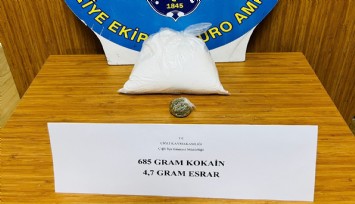 İzmir'de polisin akıl dolu taktiğiyle yüklü miktarda kokain yakalandı