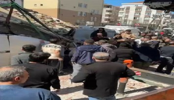 İstanbul'da metruk bina çöktü