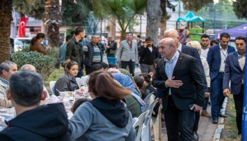 İzmir'de dayanışma sofraları devam ediyor