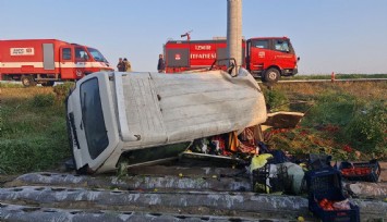 Tire'de elektrik direğine çarpan aracın içinde kalan karı koca, yanarak hayatını kaybetti