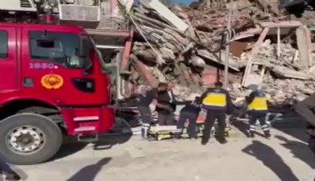 Malatya'da 5 katlı bina çöktü: mahsur kalan 4 kişi kurtarıldı