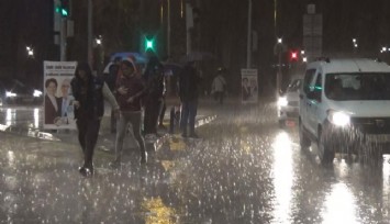  İzmir’i nisan ayında sağanak vurdu