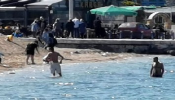 İzmir’de sıcak havayı fırsat bilenler denize girdi