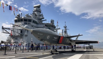 Yağmurlu havaya rağmen TCG Anadolu'ya İzmir'de yoğun ilgi