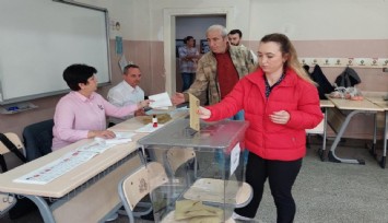 Türkiye için nefesler tutuldu: İlk oylar sandıkta