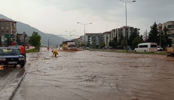 Denizli’yi sel vurdu