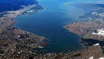 AK Partili İnan'dan Soyer'e İzmir Körfezi göndermesi: Değil 3 yıl, 33 yılda yüzülemeyecek körfez bıraktınız