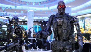 Yapay zekânın “babası” Geoffrey Hinton’dan robot asker uyarısı