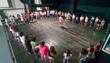 Karşıyaka Belediye Tiyatrosu yaz kursu kayıtları başladı