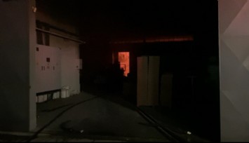 Kemalpaşa’da bir fabrika kül oldu