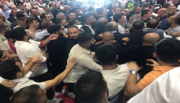 CHP Kongresi 'yumruk' arasından sonra yeniden başladı