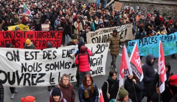 Fransa’da 43 kentte göç yasası protesto edildi