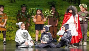 Gaziemir’in çocukları tiyatro sahnesinde büyüyor