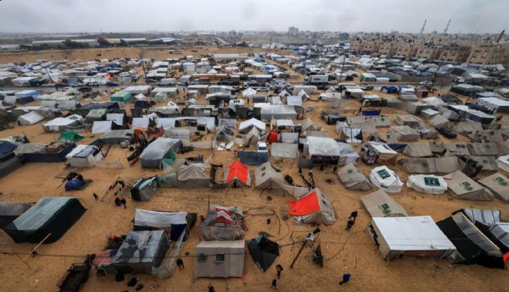Gazze'de çadırı olanlar şanslı... Sığınacak yer bulamayanlar sokakta yaşıyor