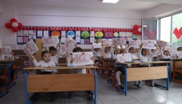 İzmir'de 784 Bin öğrenci bugün karne aldı