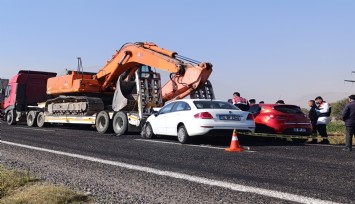 Afyonkarahisar'da zincirleme trafik kazası: 4 araç birbirine girdi, 9 kişi yaralandı