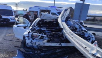 Bariyere ok gibi saplanan otomobilde bir kişi öldü, 3 kişi yaralandı