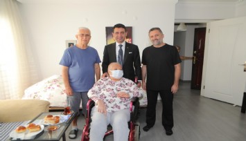 Başkan Önal’dan duygulandıran ziyaret Önal, sosyal medyadan gelen çay davetini geri çevirmedi
