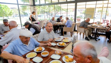 Bayraklı'da askıda yemek dönemi: İhtiyaç sahipleri için dayanışma büyüyor
