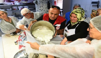 Bornova'da kadınların emeği sosyal dayanışmaya dönüşüyor