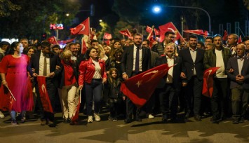 Buca’da Cumhuriyet coşkusu meydanlara sığmadı