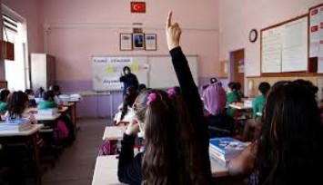 Depremin ardından Malatya ve Elazığ'da okullar tatil edildi