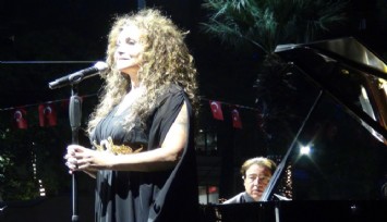 Fazıl Say ve Serenad Bağcan'dan Manisa’da muhteşem konser: CHP Genel Başkanı Özgür Özel de izledi