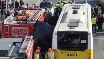 İstanbul'da İETT otobüsü yolun karşısına geçmeye çalışan kadını ezdi