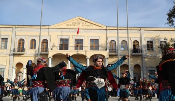 İzmir'in 101. yıl coşkusu Konak Meydanı’nda başlıyor