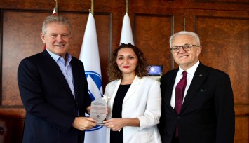 İzmir Ticaret Odasında 100 bininci üye gururu