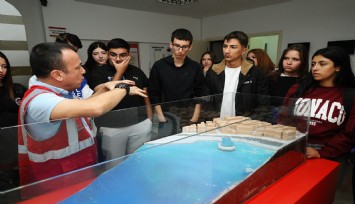Karşıyaka’da okullara yönelik afet farkındalık eğitimleri başladı