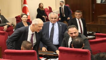 KKTC'de meclis başkanlığı krizi: Milletvekilleri arasında arbede çıktı