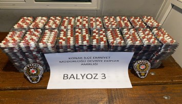 Konak'ta makarna kolisinden 5 bin 559 adet uyuşturucu çıktı