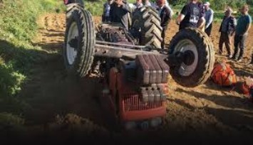 Kütahya'da acı ölüm: Devrilen traktörün altında kalan 2 kadın hayatını kaybetti