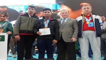 Kütahyalı öğrenci robot yarışmasında dünya şampiyonu oldu