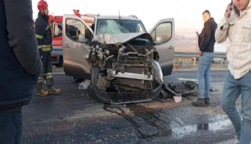 Manisa'da otomobil ve minibüs çarpıştı: 7 kişi yaralandı