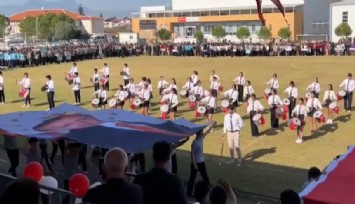 Muğla'da 29 Ekim töreninde Atatürk'ün değil Erdoğan'ın fotoğrafı taşıtıldı