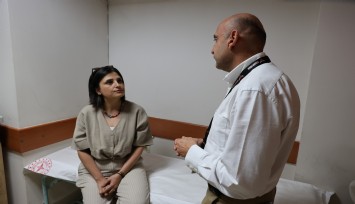 Öğretim üyesinin kendi kendine elle muayenesi hayatını kurtardı