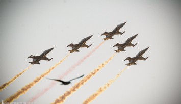 Türk Yıldızları'nın  29 Ekim provası görenleri hayran bıraktı