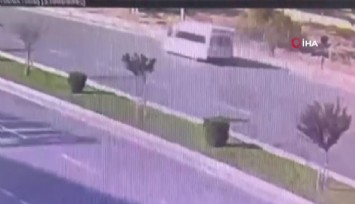 Afyonkarahisar'da feci kaza: Dolmuş şoförü, aracından indirdiği yolcuları ezdi