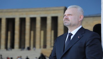 Başkan Pehlivan Ata'yı andı: 'Sarsılmaz bir inançla izindeyiz'
