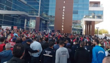 Bayraklı'da çöp dağları oluştu: Grevde sona doğru, sendika sandık kurdu