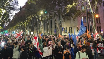 Gürcistan'da muhalefet partilerinden protesto yürüyüşü: Yeniden seçim istiyoruz