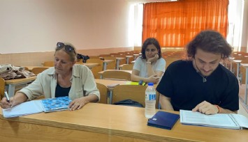 Hayallerinin peşinden koşan kadın, 67 yaşında öğrenci oldu