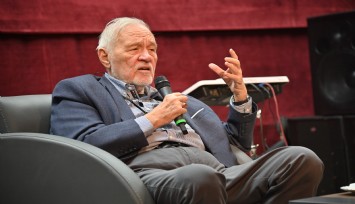 İlber Ortaylı anlattı Manisalılar dinledi
