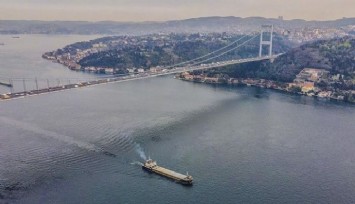 İstanbul Boğazı çift yönlü gemi trafiğine kapatıldı