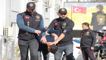 İzmir'de 3 polisin yaralandığı olayda gelişme: Gözaltına alınan 6 şüpheli adliyeye sevk edildi