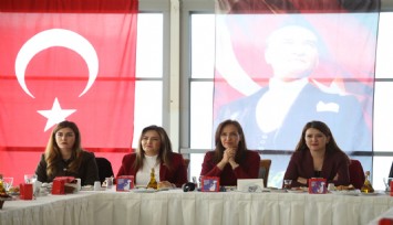 İzmir’in güçlü kadınları Karşıyaka’da  buluştu
