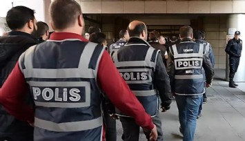 İzmir merkezli FETÖ operasyonunda 12 ihraç emniyet personeli gözaltında